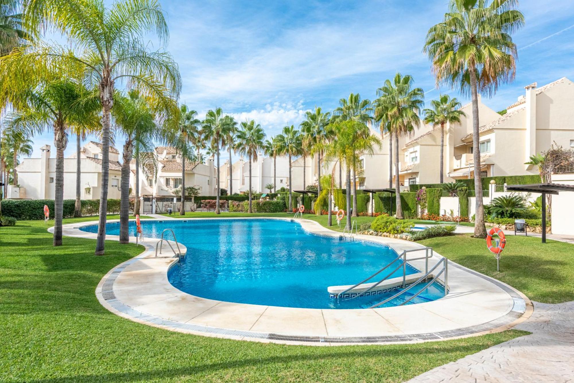 El Arenal Townhouse By The Beach With Swimming Pool - Eaw Homes Marbella Exterior foto